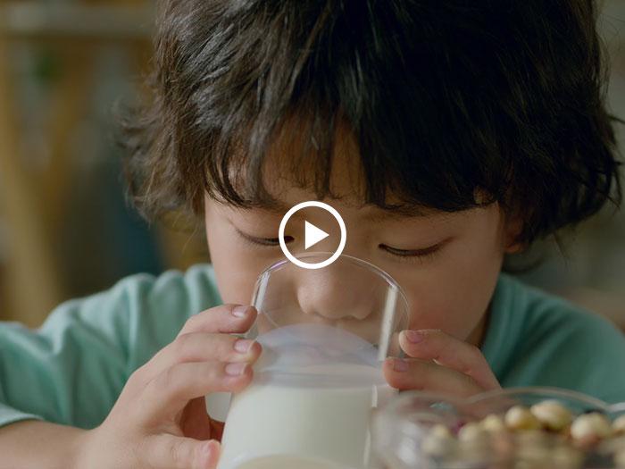 洽洽小(xiǎo)黃袋每日(ri)堅果2021廣(guang)告片